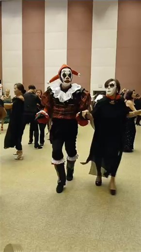 Dancing with the clown 💃🕺 | Lourdes Alvarado Candolea