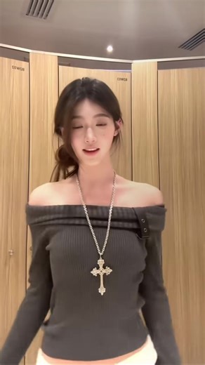 一首关于爱情的甜蜜歌曲🥰 请给我写一份翻译