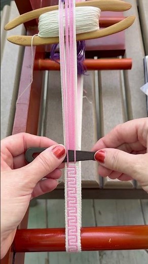 Inkle loom weaving