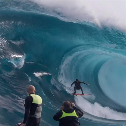 14K views · 142 reactions | @danross_surf is a master of the Shipstern’s obstacle course. Another entry into the 2024 SURFER @bigwavechallenge Video by @tim_bonython_swellchasers | Surfer | Facebook