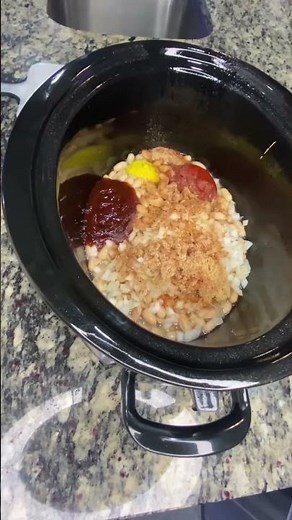 Baked Beans in the Slow Cooker #bakedbeans #recipe #barbecue #sidedish #slowcookerrecipe #crockpot