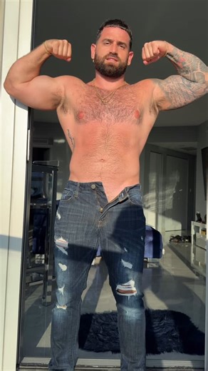 Tommy Scala on Instagram: "Sunlight is hittin 🌞"