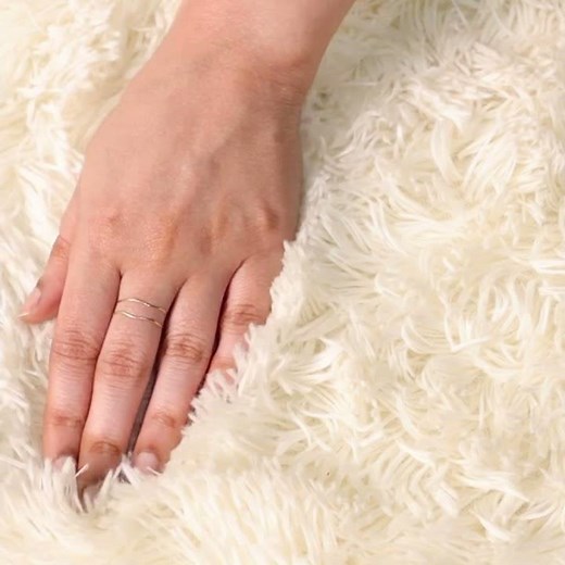 Cream Plush Shaggy Rug - Warm & Stylish Faux Fur Floor Decor