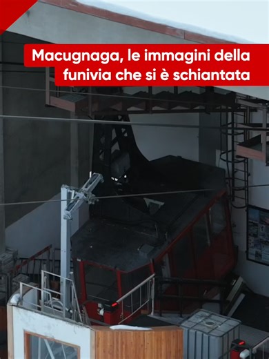 Si è schiantata contro il muro della stazione intermedia di Alpe Bill una delle cabine delle Funivie Monte Moro coinvolte nell'incidente avvenuto sull'impianto nella mattinata di martedì 30 dicembre. Le immagini dal drone mostrano la cabina rossa ancora agganciata alla fune ma inclinata e danneggiata dopo l'impatto con la parete.