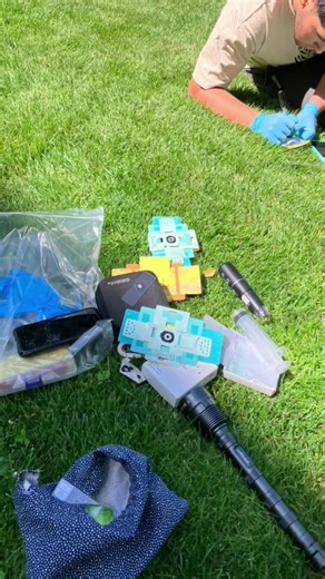 Full-circle moment in Chile 🇨🇱 Since 2022, I’ve been grateful for my partnership with @teamfoldscope because it lets us do what I care about most: put real science in real people’s hands. This week I used Foldscopes with BRILLIANT research students @eduexplora and @udd_cl . We looked into the microcosmos under our feet: the microbes and nematodes that help keep soil healthy… and that also whisper (sometimes loudly) when soil is stressed or out of balance, so we can learn how to care for it and