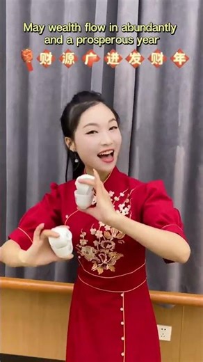 🏮🧧🧨🎆Cup tapping and lyric blessings. #springfestivalcuisine #chinesenewyear #InChangsha #fyp