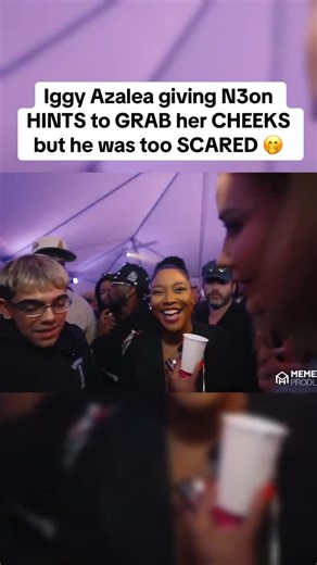 Streamer Clips on Instagram: "Iggy Azalea giving N3on HINTS to GRAB her CHEEKS but he was too SCARED 🤭 #n3on #n3onclips #iggyazalea #chloeparker"