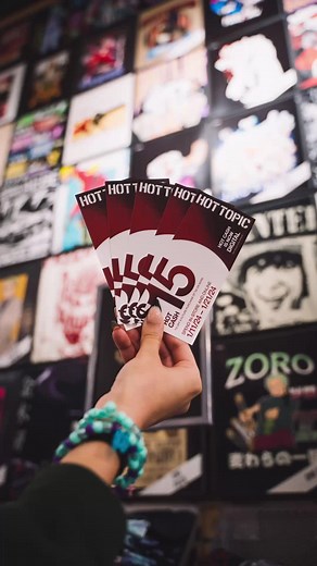 ⚠️ FLASH WARNING ⚠️ Pause to see what you’re spending your Hot Cash on 👀 #hottopic