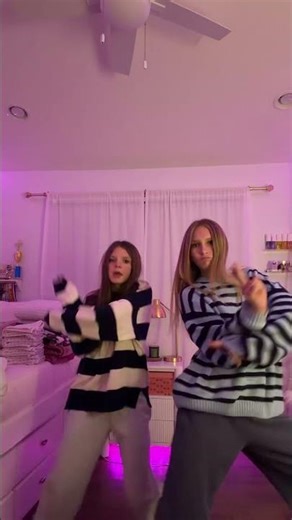 work to thebeattttt #ootd #dance #outfit #transition #2persondance #newdance #relatable #twins