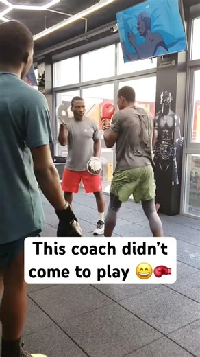 If this wasn’t training, I’d say the coach would knock this guy out 🤣🤣 #boxing #subscribe #sports