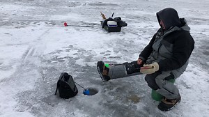Lake Winnebago anglers encounter early ice fishing conditions