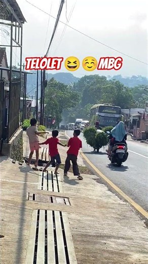 Bocil Bahagia dikasih Telolet MBG #telolet #busmania #mobilbasuri #basuri #buspariwisata