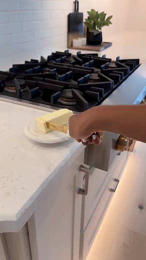 Comment Shop Let’s talk kitchen must-haves that make life so much easier (and more fun)! 🏡✨ Here are my fave gadgets: 🍿 Popcorn Maker: Movie nights just got better! 🍦 Ice Cream Maker: Homemade treats in minutes. 🧻 Paper Towel Holder: Stylish and functional. 🍽️ Stone Drying Mat: Dries dishes while looking chic. 🧊 Ice Maker: Never run out of ice again. 🔪 Knives: Sharp, sleek, and a game-changer for meal prep. What’s your go-to kitchen gadget? Let me know below! 👇 | decor.snippets