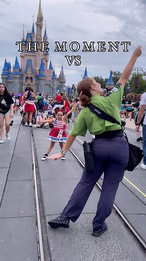 149K views · 69K reactions | The moment VS the Photos part.. 20!! @disneyphotopass edition This photographer was really great ! She tried so hard to get good pictures, but Everleigh was not in the smiling mood  #photography #photographer #disneyphotopass #patriotic | Christina Wait | Facebook