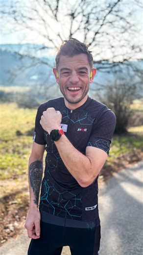 Hier, j’avais prévu d’être raisonnable : un peu de lecture, boulot, dodo 🥱 Et puis finalement, j’ai quand même fini en tenue de run ! 🏃🏼 🎧 & ⌚️ : @suunto @suuntofr 👟 : @hoka_eu *produits offerts* #run #courseapied #suunto #hoka | Steve Chainel athlète et consultant