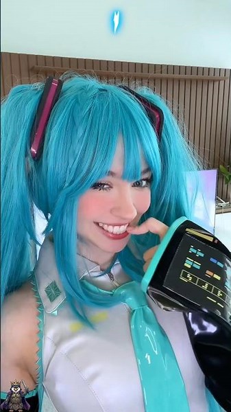 This woman isn't real, but millions are in love with her! Hatsune Miku