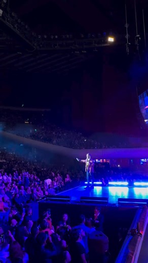 5.3K views · 342 reactions | ✨✨  No te vuelvo a amar, te lloré todo un río, ahora llorame un mar...  | Maná Perú | Facebook