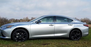 2022 Lexus ES250 AWD F Sport review