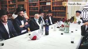 Cours privé du Rav Chlomo Amar (traduit en français) à l'équipe Torah-Box, chez lui à la maison A l'occasion de la sortie de son 1er livre en français "Mélekhet Chlomo" sur la cérémonie du mariage, à commander ici : https://www.torah-box.com/editions/melekhet-chlomo-lois-et-recommandations-pratiques-sur-la-ceremonie-du-mariage_307.html Il nous parle des mariages caduques d'après la Halakha, de la situation actuelle de pandémie, et bien d'autres choses... | Torah-Box