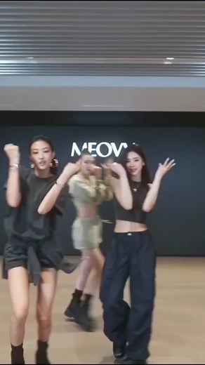 MEOW DANCING PRACTICE MOVING VER. OUT NOW #ella #anna #narin #gawon #sooin #meow #meovv