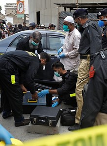 Gunmen attack Pakistani stock exchange