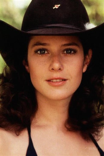 3.7K views | At 70 years old, Debra Winger remains lovely and will always be remembered for her performances in 1980s... Check comment to see her today  | Bright Side Of Life | Facebook