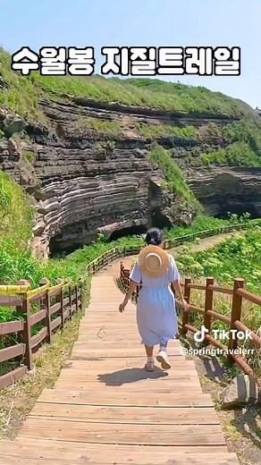 제주 서쪽 코스 알려드릴게요. 👇 1️⃣ 무지개해안도로가 있는 도두동 2️⃣ 10분 내로 오를 수 있는 도두봉 3️⃣ 목마등대가 있는 이호테우해변 4️⃣ 소금빌레가 있는 구엄리돌염전 5️⃣ 그네 맛집인 수산봉 6️⃣ 걷기 좋은 한담해안산책로와 7️⃣ 아름다운 일몰이 펼쳐지는 곽지과물해변과 귀덕포구 8️⃣ 힐링카약파크인 비체올린 9️⃣ 마지막 수월봉지질트레일까지 2박 3일 알찬 제주 서쪽 여행 코스 #여행작가봄비_제주 @iamhappyy 👉 #제주서쪽 #제주서쪽여행 #제주서부 #제주서부여행 #제주여행 #제주가볼만한곳 #제주여행코스 #제주핫플 #여행코스 #도두봉 #이호테우해변 #이호테우 #수산봉 #구엄리돌염전 #한담해안산책로 #곽지과물해변 #귀덕포구 #비체올린 #수월봉 #jeju #jejutravel #jejutrip #jejuisland #제주도오름 #제주도비체올린 #제주도카약 #제주도여행 #제주도가볼만한곳 #애월
