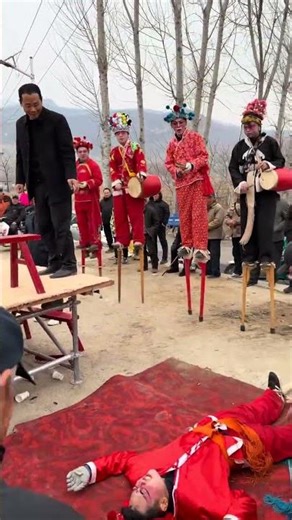 Unforgettable Stilt Walking: Discover the Magic of Traditional Folk Culture