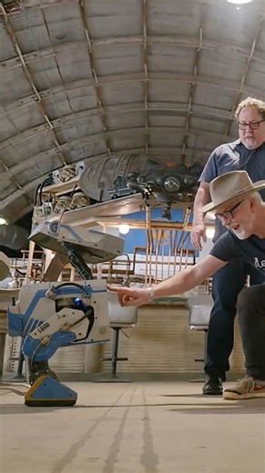 #AdamSavage Tries to Push Over a #StarWars Droid