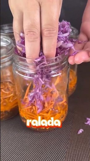 Salada Fresquinha na Geladeira pra Toda a Semana: Fácil e Rápida!"