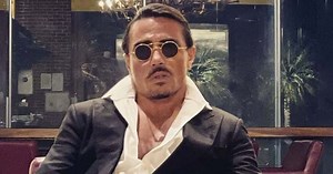 Who is chef ‘Salt Bae’? Turkish butcher feeds another man's girlfriend, Internet says he's 'wrecking happy homes'