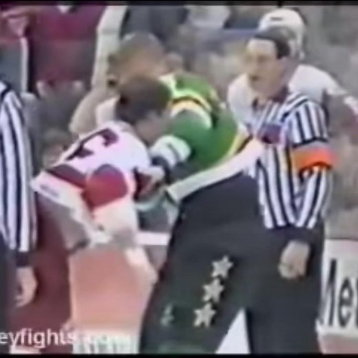 Link Gaetz Vs. Joey Kocur. January 9th, 1990. | hockeyfights.com