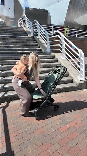 Bugaboo Butterfly Two | One-Hand Fold Demo