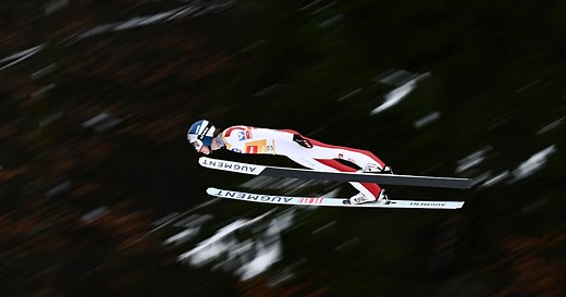 How is a ski jump scored?