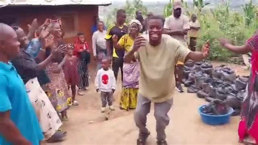 Salum A. Kashafali on Instagram: "Ord blir fattig🥹 Tusen takk for bidraget ditt, det betyr mye for meg og enda mer for dem som fikk det, her er det pengene gikk til🙏🏾 #spleis #happy #thankful #blessing"