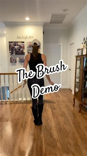 The Brush – Line Dance Demo (Beginner) | Melanie Mahoney