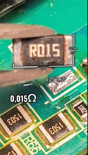 Cómo leer los códigos de resistencias SMD. Al principio pensé que la “R” solo indicaba “resistor”, pero en realidad ¡representa un punto decimal! Este está marcado como R015, que significa 0.015 Ω, tamaño 2512 / 1 W. #electrónica #resistor #smd #tutorial #reparación #aprendizaje #tecnología #soldadura #componentes #reels #fyp | M R Azhari