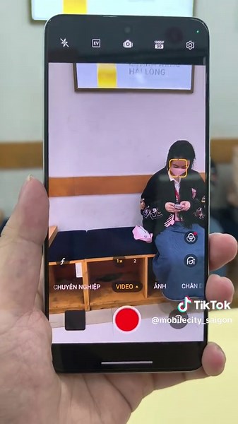 OnePlus Ace 5 Racing Edition -Chip Dimensity 9400e -Màn hình AMOLED, 1 tỷ màu, 120Hz 6.77 inches Full HD -Pin Si/C Li-on 7100mAh