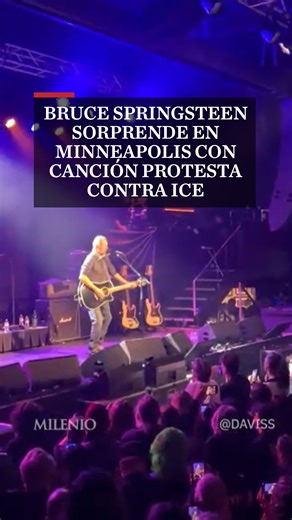 🎸🗣️🇺🇸 Bruce Springsteen sorprende en Minneapolis con canción protesta contra ICE. El “Boss” apareció de manera inesperada en el concierto benéfico Defend Minnesota, organizado por Tom Morello, para interpretar “Streets of Minneapolis” el pasado viernes 30 de enero, su nueva canción dedicada a las víctimas de las redadas de ICE y a las familias afectadas por deportaciones y violencia migratoria. El tema, que ya se ha vuelto viral, retoma la fuerza social de clásicos como “Streets of Philadelp