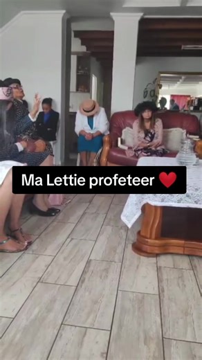 As die Here praat dan praat Hy. Ma Lettie is n ware vrou van God. God het haar uitverkies om Sy mondstuk te wees. Ons ken haar net so. #fyp #pinkster