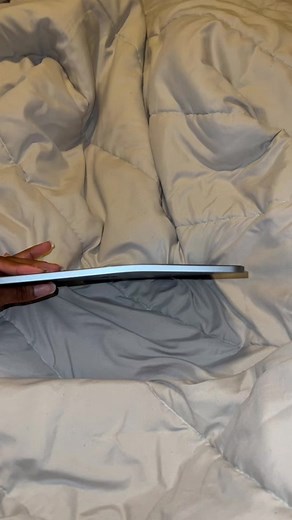 Issues with iPad Air: Glitching, Curved Screen, and Hacking Concerns