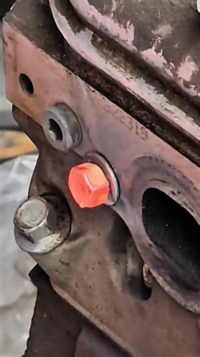 5.2K views · 35 reactions | How to remove broken bolt ‍ #mechanic #repair #brokenbolt #tips | Agus Yayah Said | Facebook