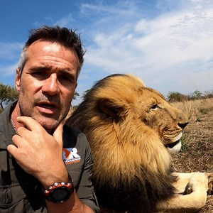 This lad has an unbelievable relationship with the lions he looks after 😮🦁 | LADbible