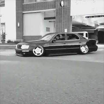 Slammed Lexus LS400