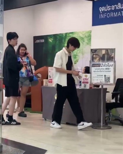 Our private but not secret couple spotted 2gether😍Phu paying 4 the meal,don’t let Satang see this😆