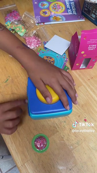 No more brain rot, this sticker maker keeps kids busy and so much fun! #3dsticker #giftsforkids #screenfreeactivities