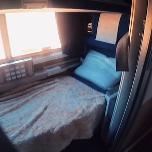Rest up in a Roomette! With comfy upper and lower berths, upgraded bedding and a dedicated Sleeper Car Attendant, we're talking serious chill time. 😴 Check out this accommodation: https://bit.ly/3L06J7Z | Amtrak