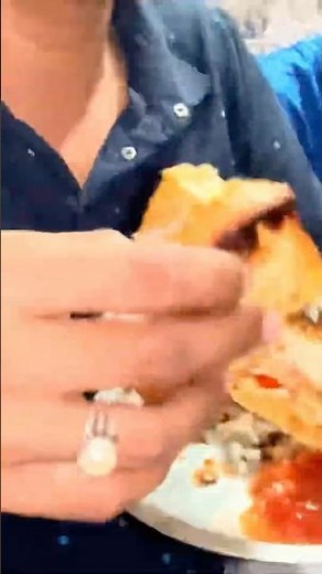 How to Eat a Burger (The Definitive Guide)