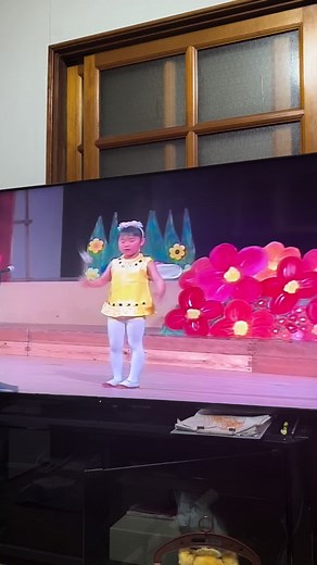 スカート短すぎ。セリフ、きゃーだけ。 逃げ足早すぎ問題。 #幼き頃#ママの幼稚園の時#ピーターパン#劇#お遊戯会