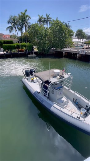 Joel Tboat Macri on Instagram: "FLPD SWAT TRAINING DRILLS ABOARD T493 THUNDERBIRD ‍☠️‍☠️ #battleboats65_82 #battleboats65 #battleboats #battleboatstrading #battleboatstradingcorp #t493thunderbird #armytboat #higginsboat #armyboat #steelship #ftlauderdalepolice #flpd #swatteam #police #policetraining #swattraining #maritimesecurity #tacticaltraining @ftlauderdalepd #ftlauderdalepd #boat #policedepartment"